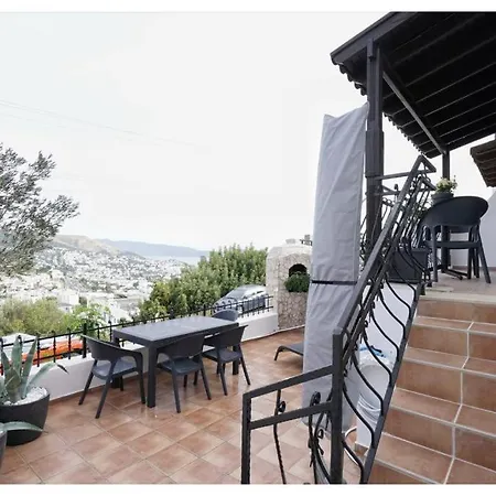 Charming Near Center בודרום